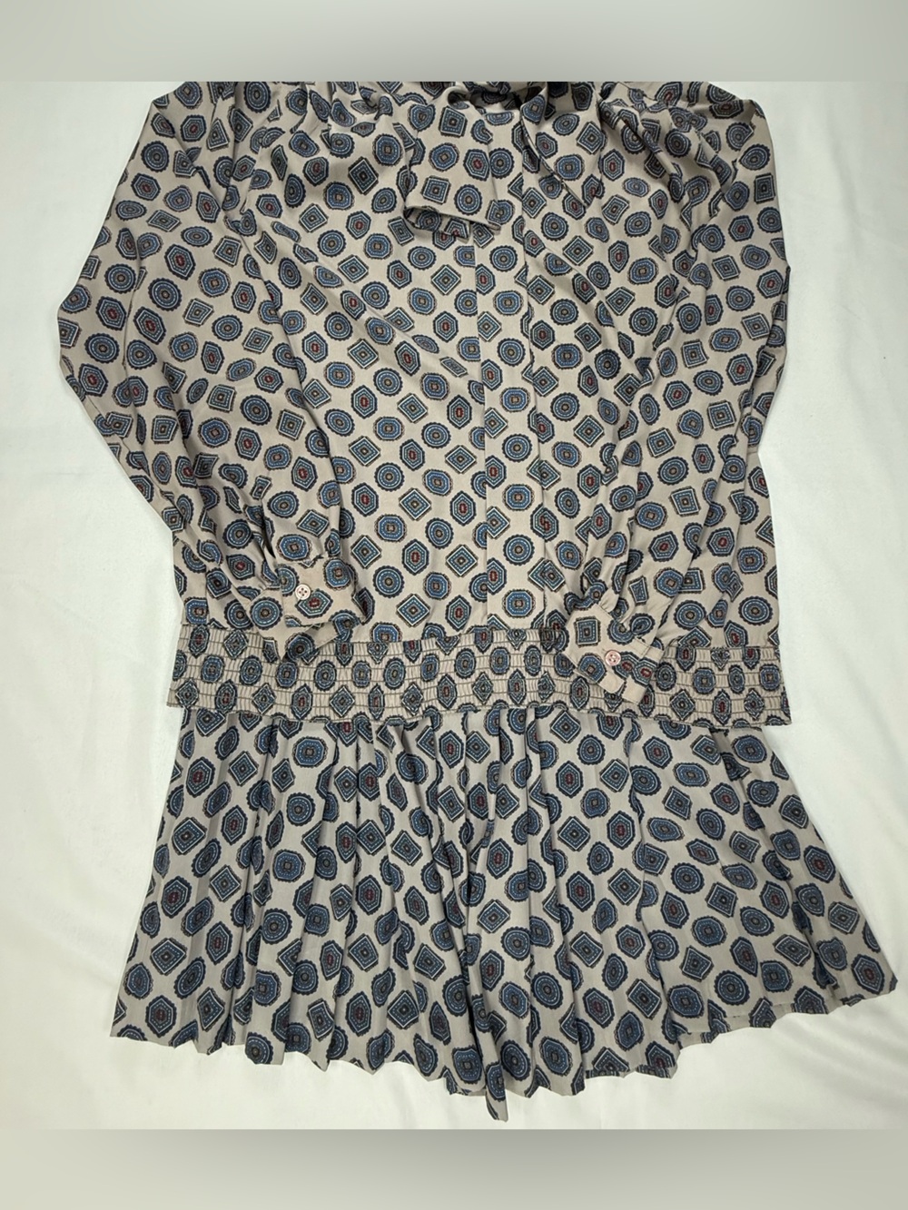 Alfred Dunner Set Beige Printed A-Line Skirt and shirt with Blue and Navy print